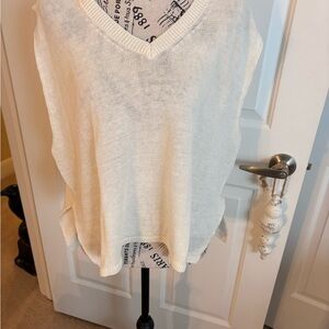 Les Ours V-neck Sweater EC